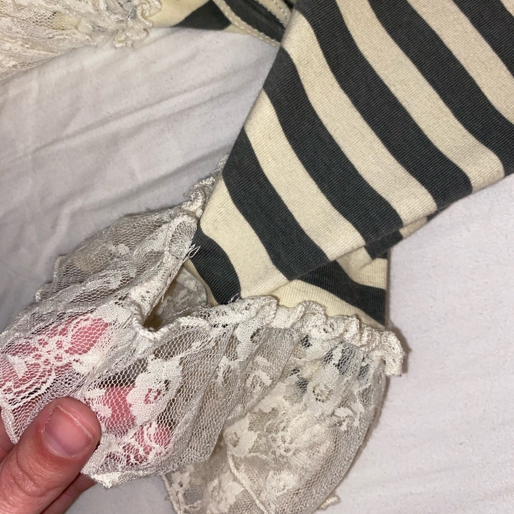 🌹🌹 BABY ROMPER WITH LACE!! ❤️ - Picture 7 of 7